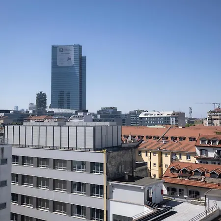 Apartment Skyline View *